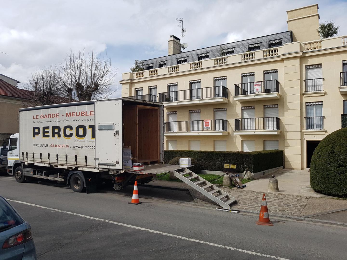 Préparation de la caisse garde-meubles à domicile